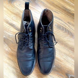 Men’s lace-up fall shoes
